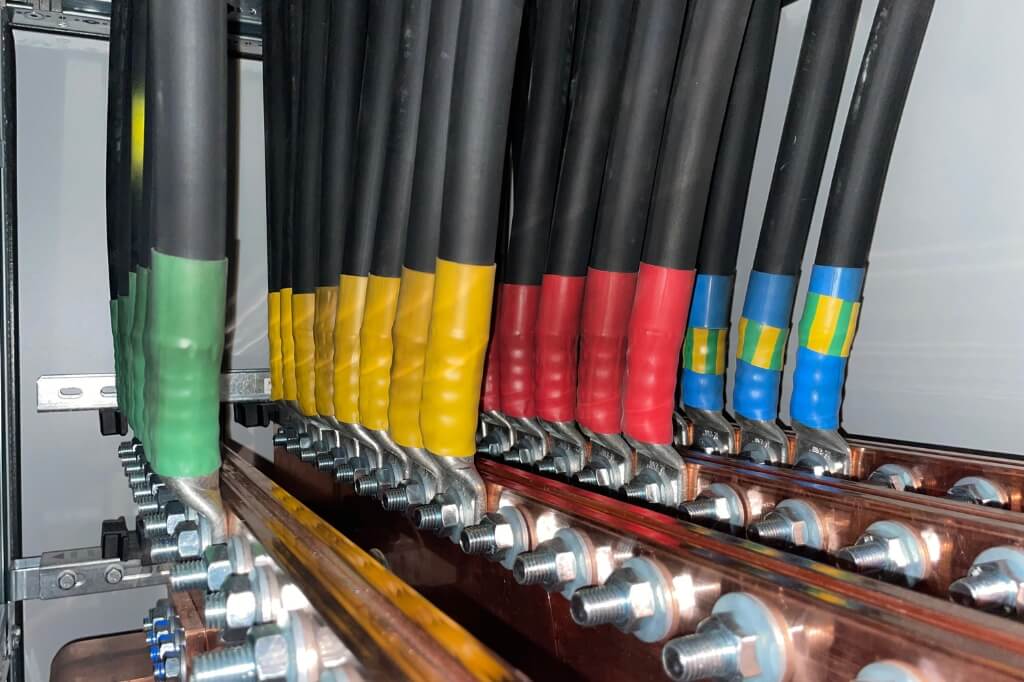 Alföldi konstrukt - villamos kivitelezés, trafó telepítés, trafókötés